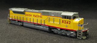 Kato N Scale EMD SD90 43 Mac 8242 Union Pacific Diesel Locomotive