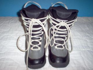 KEMPER WOMENS SIZE 5 MONDO GRAY AND BLACK SNOWBOARD BOOTS  EXCELLENT