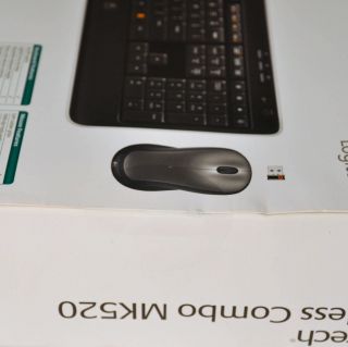 Logitech Wireless Combo MK520 Keyboard Mouse Unifying Receiver New in