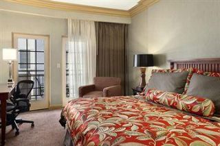New Orleans ~ 3 Days & 2 Nights @ Embassy Suites with free meals or