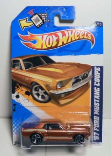 HOT WHEELS 2012 #116 MUSCLE MANIA FORD 67 FORD MUSTANG COUPE MINT ON