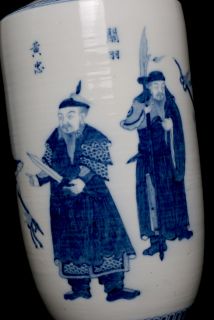 LARGE CHINESE ANTIQUE 18TH C BLUE AND WHITE HERO FIGURE ROULEAU VASE