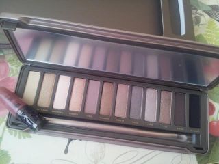 URBAN DECAY   Naked2   Eye Shadow PALETTE   inkl. Pinsel und Lipgloss
