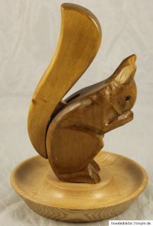 Nussknacker mit Schale Eichhörnchen Holz geschnitzt nutcracker Nuß