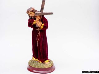 Jesus mit Kreuz auf Sockel m. echten Stoff bekleidet 18 cm