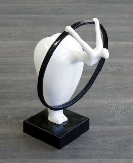 Hula Hoop Dame Moderne Fiberglas Skulptur von Martin Klein