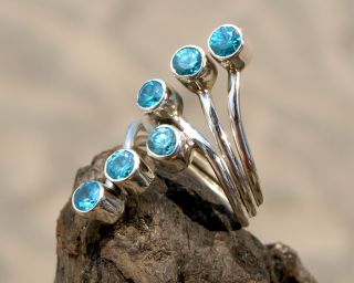 aduya Exklusiver Unikat 6 Steine Blautopas Silber Ring 17 mm + Etui