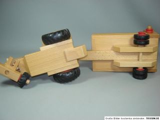 Fagus Holzspielzeug Traktor m. Lenkung und Miststreuer Anhänger