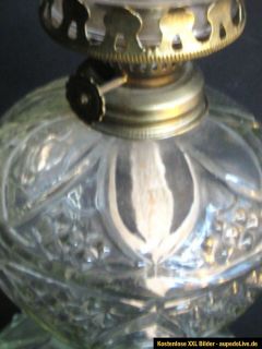 alte Petroleumlampe, Glas, Zylinder mit Blumenmotiv,