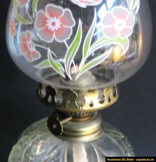 alte Petroleumlampe, Glas, Zylinder mit Blumenmotiv,