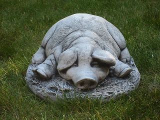 Nr.130 Steinfigur Schwein auf Kissen ca. 15 kg Frostfest Wasserfest