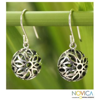 Handcrafted Sterling Silver Bubbling Blooms Earrings (Thailand