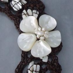 Cotton Mother of Pearl Flower and Pearl Collar Necklace (3 6 mm