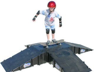 Landwave 4 Sided Pyramid Skateboard Kit with 4 Ramps and 1