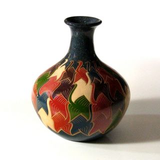 Esher Swans Vase (Nicaragua)